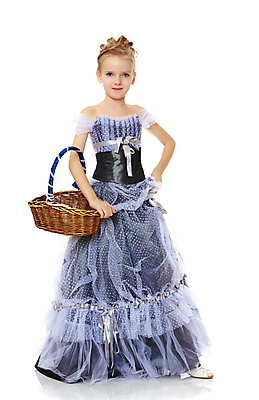 포토 JPG 해외이미지 전신 응시 드레스 여자 어린이 허리손 포즈 실내 한명 서기 앞모습 바구니 흰배경 공주옷 소녀한명만 해외포토 1 시선 옷 뷰포인트 백그라운드 모션 사람 내부 흰색 여자한명만 소녀만 파일형식 이미지허브