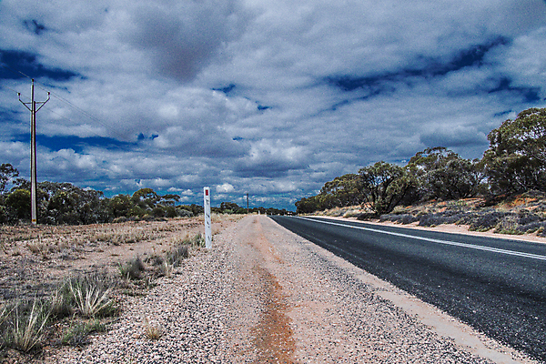 포토 JPG 해외이미지 주간 도로 여행 거리 사람 사람없음 야외 파란색 활발 사막 호주 고독 스텝 해외포토 자연요소 감정 길 컬러 컨셉 교통시설 오세아니아 파일형식 이미지허브