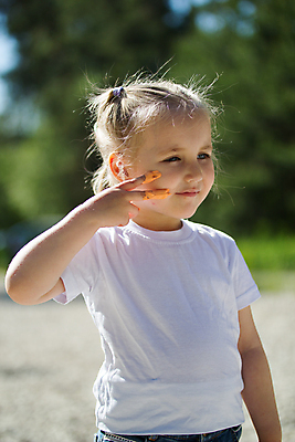 포토 JPG 해외이미지 백인 공원 행복 얼굴 어린이 포즈 장난 손가락 자연 놀이 건강 관리 미술 한명 사람 소년 야외 친구 햇빛 태양 맑음 페인트 우정 유치원 기쁨 게임 결합 그림 진짜 해외포토 자연요소 서양인 1 손 공공시설 교육 남자 감정 관계 날씨 문화예술 신체부위 생태계 파일형식 이미지허브