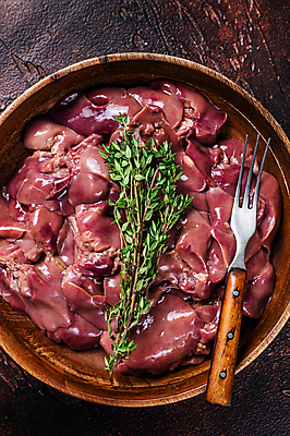 포토 JPG 해외이미지 포크 실내 사람없음 하이앵글 닭고기 신선 날것 간 나무그릇 특수부위 나무배경 해외포토 그릇 식기 뷰포인트 백그라운드 육류 내부 목재 장기_의학 부위 파일형식 이미지허브