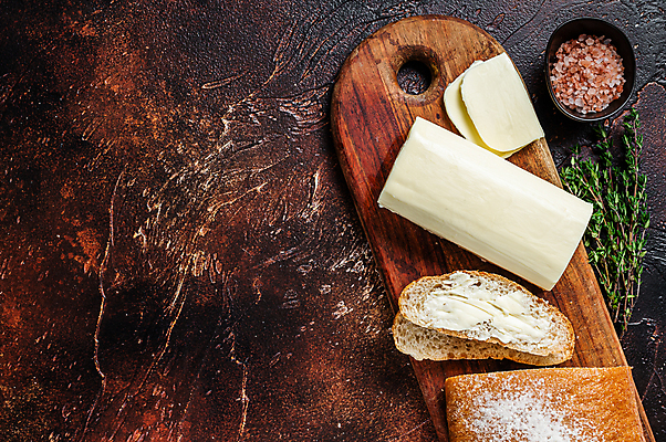 포토 JPG 해외이미지 식재료 실내 사람없음 하이앵글 바게트 버터 나무도마 카피스페이스 나무배경 해외포토 빵 뷰포인트 백그라운드 도마 내부 목재 공백 파일형식 이미지허브