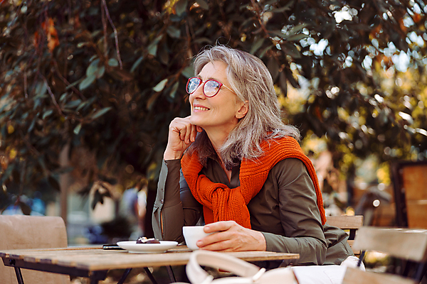 포토 JPG 해외이미지 주간 백인 여자 노년 행복 할머니 여유 티타임 한명 웃음 상반신 야외 옆모습 실버라이프 턱괴기 즐거움 노인여자한명만 액티브시니어 해외포토 자연요소 서양인 1 라이프스타일 감정 뷰포인트 모션 휴식 표정 사람 성인 여자한명만 노인여자만 파일형식 이미지허브