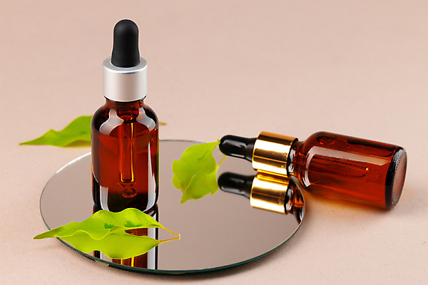 포토 JPG 해외이미지 잎 실내 사람없음 뷰티 반사 거울 오일 오브젝트 공병 앰플 분홍색배경 해외포토 식물 음식 분홍색 백그라운드 내부 화장품 병_담는 파일형식 이미지허브