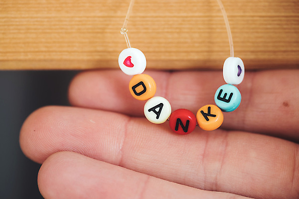 포토 JPG 해외이미지 손 손가락 관계 팔찌 선물 사람없음 친구 우정 닫기 감사 형제 감탄 손목보호대 해외포토 남자 감정 장신구 가족 모션 신체부위 파일형식 이미지허브