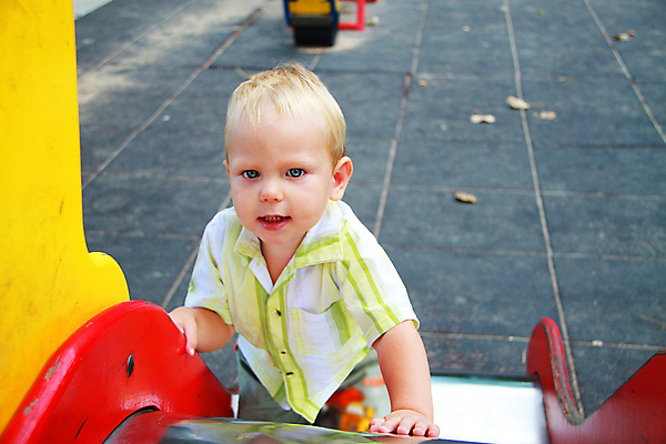 포토 JPG 해외이미지 백인 1 손 응시 공원 행복 얼굴 어린이 모션 놀이 하늘 한명 미소 웃음 사람 소년 야외 여름 파란색 태양 노란색 카메라 기쁨 표현 미끄럼틀 놀이터 흥분 초보 유일 표현성 해외포토 자연요소 서양인 시선 계절 공공시설 남자 감정 컬러 표정 신체부위 전자제품 놀이기구 파일형식 이미지허브