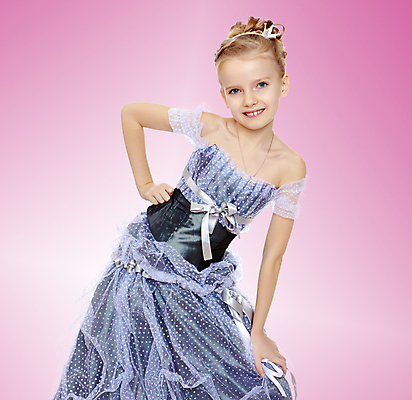 포토 JPG 해외이미지 백인 드레스 여자 어린이 허리손 포즈 실내 한명 상반신 앞모습 자신감 공주옷 소녀한명만 분홍색배경 해외포토 서양인 1 옷 감정 뷰포인트 분홍색 백그라운드 사람 내부 여자한명만 소녀만 파일형식 이미지허브