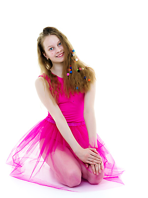 포토 JPG 해외이미지 백인 라이프스타일 여자 행복 어린이 스포츠 포즈 백그라운드 요가 건강 한명 미소 사람 운동 뷰티 댄서 흰색 춤 우아함 유연 날씬함 연습 체육관 체조선수 꽃가루 체조 에어로빅 고립 곡예사 해외포토 서양인 직업 1 웰빙 감정 컬러 컨셉 문화예술 운동선수 표정 생활 가루 몸매 파일형식 이미지허브