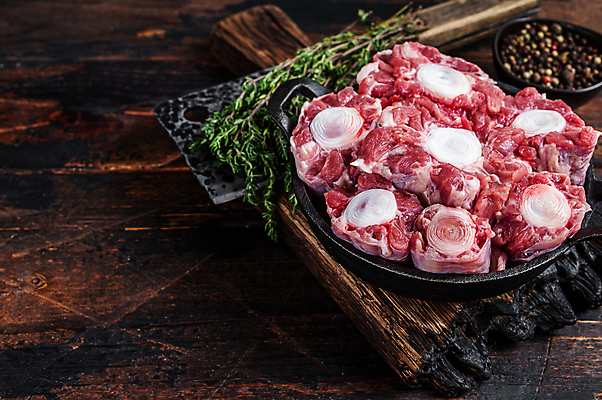 포토 JPG 해외이미지 음식 조각 백그라운드 재료 탁자 염소 뼈 건강 육류 스테이크 요리 사람없음 목재 빨간색 주방 식당 검은색 소고기 흰색 신선 소 그릴 수프 바비큐 자르기 준비 꼬리 날것 후추 양고기 생식 소꼬리 송아지고기 정육점 카피스페이스 해외포토 나무 컬러 가구 식재료 포유류 모션 주방용품 서양음식 상점 공백 향신료 파일형식 이미지허브