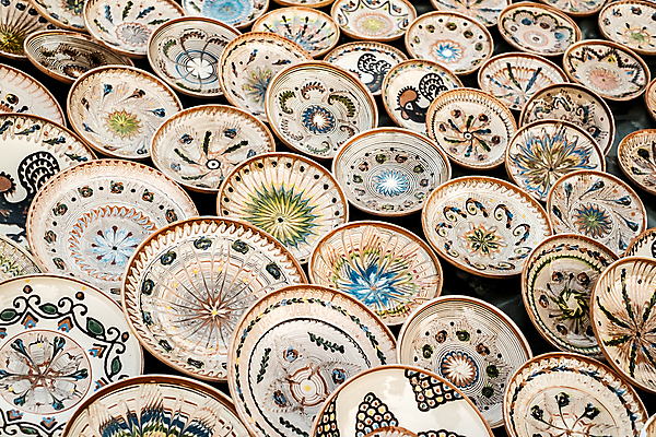 포토 JPG 해외이미지 전통 식기 접시 길 패턴 추상 요리 미술 사람없음 장식 컬러풀 갈색 주방 저녁식사 기구 도자기 원형 사발 시장 냄비 먹기 컵받침 오브젝트 복고 기념품 점토 토기 루마니아 민화 백자 핸드메이드 해외포토 도형 유럽 컬러 무늬 모션 문화예술 식사 용기_그릇 사기그릇 솥 받침대 그림 파일형식 이미지허브