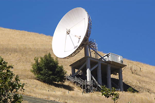 포토 JPG 해외이미지 나무 접시 통신 사람없음 파란색 노란색 탑 자료 정보 전자레인지 계주 라디오 밀짚 단상 송신기 접수 해외포토 식물 식기 건축물 컬러 전자제품 가전제품 레인지 짚 육상스포츠 파일형식 이미지허브