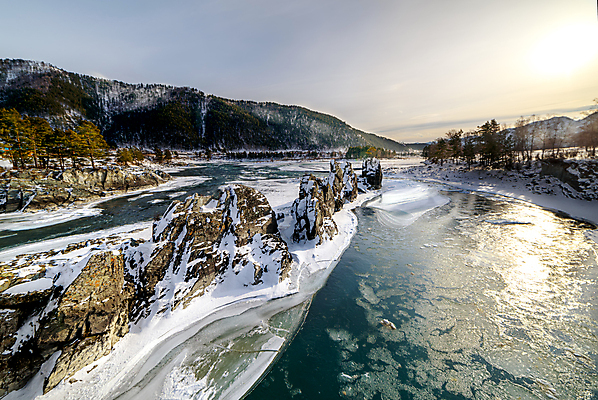 포토 JPG 해외이미지 나무 여행 겨울 자연 하늘 산 파노라마 풍경 사람없음 야외 물 파란색 강 반사 얼음 추위 숲 해외포토 자연요소 식물 계절 컬러 촬영기법 생태계 파일형식 이미지허브