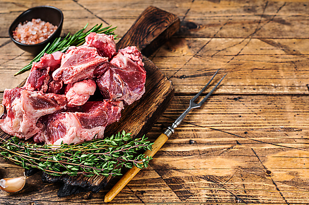 포토 JPG 해외이미지 음식 조각 백그라운드 염소 뼈 도마 마늘 육류 요리 사람없음 목재 빨간색 주방 검은색 어둠 소고기 흰색 신선 그릴 자르기 굽기 큐브 향신료 어깨 주사위 준비 날것 슬라이스 양고기 로즈메리 단백질 생식 정육점 카피스페이스 개조 해외포토 나무 컬러 채소 식재료 재료 포유류 모션 주방용품 신체부위 상점 공백 구이 허브 영양소 향미료 파일형식 이미지허브