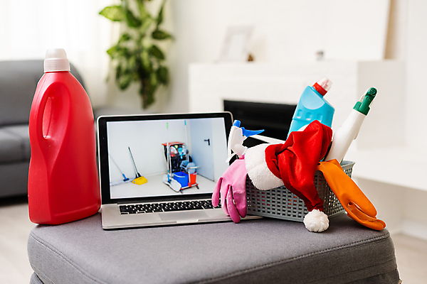 포토 JPG 해외이미지 산타모자 사람없음 아웃포커스 노트북 바구니 청소도구 세제 걸레 위생관리 해외포토 모자_잡화 크리스마스 촬영기법 관리 전자제품 도구 청소 파일형식 이미지허브