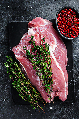 포토 JPG 해외이미지 음식 조각 백그라운드 탁자 육류 돼지고기 스테이크 요리 사람없음 목재 빨간색 주방 검은색 흰색 신선 돼지 바비큐 자르기 먹기 허리 향신료 어깨 준비 날것 등심 생식 정육점 해외포토 나무 컬러 가구 식재료 재료 포유류 모션 서양음식 신체부위 상점 향미료 파일형식 이미지허브