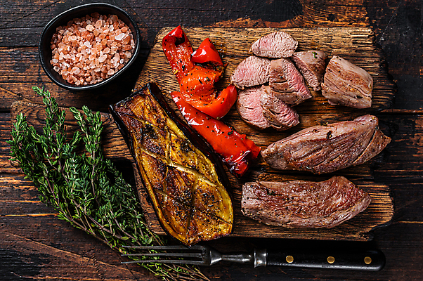 포토 JPG 해외이미지 가지 파프리카 실내 스테이크 사람없음 하이앵글 양고기 백리향 양고기구이 나무배경 해외포토 뷰포인트 백그라운드 채소 서양음식 육류 내부 구이 파일형식 이미지허브