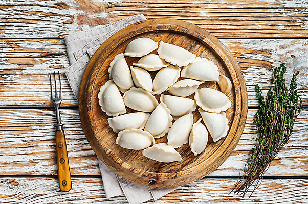 포토 JPG 해외이미지 포크 사람없음 하이앵글 원형 허브 만두 헝겊 나무쟁반 나무배경 해외포토 도형 식물 식기 음식 뷰포인트 백그라운드 쟁반 목재 파일형식 천_직물 이미지허브