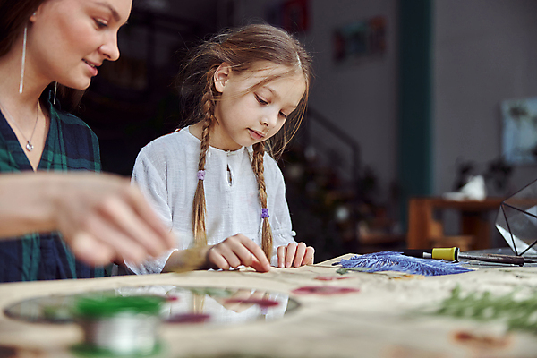포토 JPG 해외이미지 식물 직업 라이프스타일 손 디자인 여자 꽃 꽃다발 꽃무늬 비즈니스 자연 탁자 주택 건조 실내 창조 미술 사람 취미 두명 장식 뷰티 상점 봄 벚꽃 업무 작업실 다발 배열 꽃집 만들기 주인 수공예 내추럴 구성 핸드메이드 중소기업 해외포토 계절 가구 무늬 회사 모션 문화예술 내부 건물 생활 신체부위 작업 공예 생태계 파일형식 이미지허브