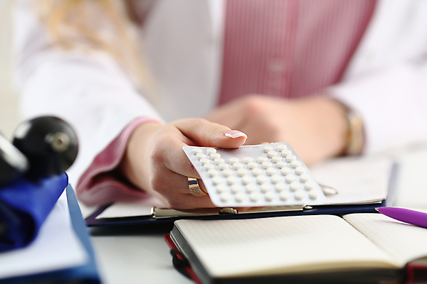 포토 JPG 해외이미지 직업 손 컨셉 건강 병원 사람없음 치료 알약 약 환자 의사 잡기 도움 약국 연습 준비 주기 처방 팩 테라피 보험 알레르기 돌봄 약사 제어 진통제 치료제 피임 헬프 항생제 해외포토 의학 모션 신체부위 뷰티 화장품 의료진 질병 예방 파일형식 이미지허브