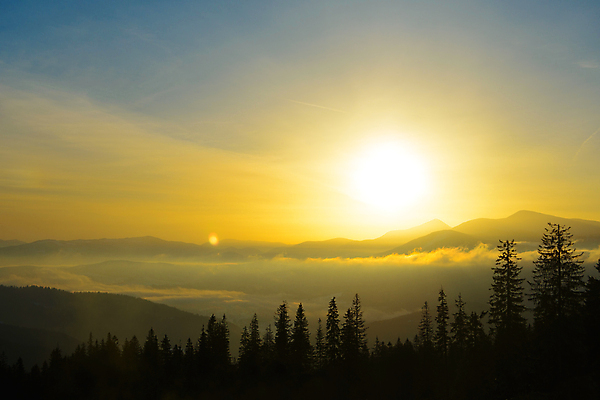 포토 JPG 해외이미지 구름 계절 유럽 스포츠 여행 백그라운드 자연 하늘 아침 날씨 산 풍경 사람없음 야외 여름 파란색 빛 컬러풀 햇빛 태양 노란색 일출 계곡 황혼 일몰 봄 새벽 안개 흰색 황금 정상 저녁 숲 언덕 천국 우크라이나 절정 해외포토 주간 자연요소 나라 컬러 노을 야간 생태계 파일형식 이미지허브