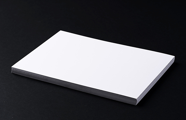 포토 JPG 해외이미지 종이 명함 검은배경 실내 사람없음 카드 목업 해외포토 백그라운드 내부 검은색 파일형식 이미지허브