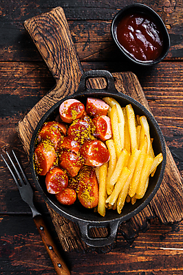 포토 JPG 해외이미지 실내 사람없음 하이앵글 감자튀김 소시지 케첩 나무도마 소시지구이 나무배경 해외포토 뷰포인트 백그라운드 감자 도마 내부 목재 튀김 소스_음식 가공식품 구이 파일형식 이미지허브