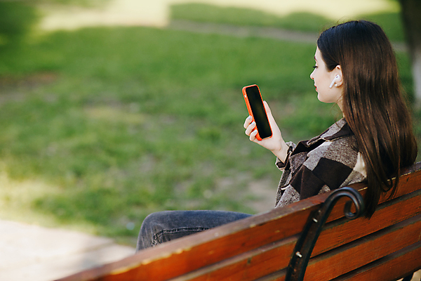 포토 JPG 해외이미지 라이프스타일 손 응시 공원 여자 행복 어린이 인터넷 텍스트 통신 손가락 모바일 세포 한명 사람 야외 스마트폰 핸드폰 쇼핑 봄 타이핑 잡기 네트워크 메시지 닫기 어플리케이션 연결 무선전화기 전화기 온라인 소셜 셀룰러 해외포토 1 시선 계절 공공시설 감정 모션 생활 신체부위 전자제품 스마트기기 파일형식 이미지허브