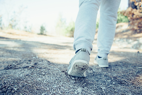 포토 JPG 해외이미지 1 라이프스타일 남자 길 스포츠 신발 자국 건강 사람 사람없음 야외 달리기 조깅 운동 숲 오솔길 연습 묘사 달리기선수 양발 해외포토 모션 생활 육상선수 파일형식 이미지허브