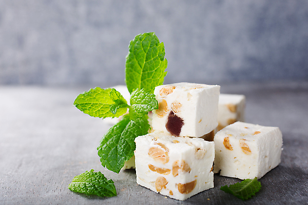 포토 JPG 해외이미지 전통 음식 조각 크리스마스 겨울 과일 휴가 디저트 사탕 선물 사람없음 목재 축제 이탈리아 블록 견과류 수확 흰색 시골 신선 생일 닫기 달콤 설탕 지중해 민트 땅콩 서빙 아몬드 레시피 남쪽 프랑스어 알레르기 페스츄리 프로방스 핸드메이드 개암 카피스페이스 맛있는 해외포토 나무 문자 계절 기념일 열매 유럽 빵 바다 컬러 농업 재료 모션 공백 맛 질병 방향 허브 파일형식 이미지허브