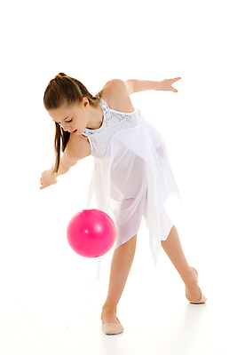 포토 JPG 해외이미지 백인 1 라이프스타일 여자 행복 어린이 스포츠 포즈 백그라운드 신체 공 건강 한명 사람 운동 뷰티 노란색 연주자 흰색 우아함 유연 발레 체육관 체조선수 체조 에어로빅 고립 단아함 해외포토 서양인 감정 컬러 컨셉 운동선수 생활 음악가 춤 파일형식 이미지허브