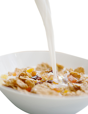 포토 JPG 해외이미지 라이프스타일 음식 조각 백그라운드 다이어트 재료 모션 자연 건조 건강 옥수수 사람없음 파란색 식사 우유 흰색 신선 사발 붓기 닫기 달콤 맛 떨어짐 아침식사 낟알 시리얼 먹기 가득함 유기농 비타민 고립 뮤즐리 채식주의자 스플래쉬 해외포토 웰빙 컬러 컨셉 유제품 곡류 생활 사기그릇 생태계 채식 영양소 파일형식 이미지허브