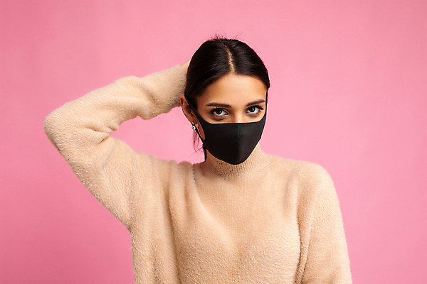 포토 JPG 해외이미지 여자 얼굴 갈색머리 건강 가면 한명 안전 사람 약 바이러스 보호 질병 예방 감염 고립 전염병 카피스페이스 해외포토 1 헤어스타일 컨셉 의학 신체부위 공백 파일형식 이미지허브