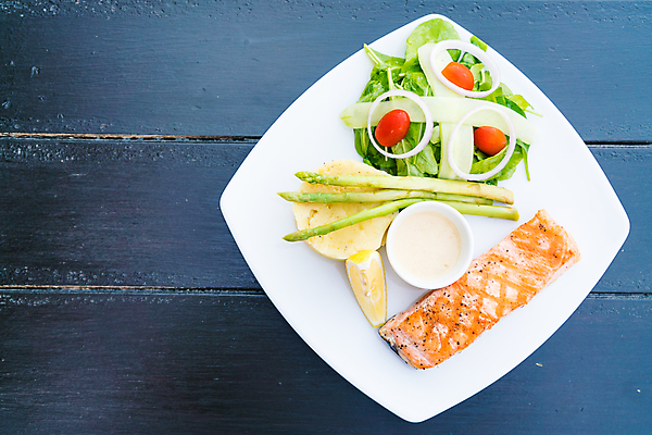 포토 JPG 해외이미지 접시 음식 조각 채소 건강 육류 어류 스테이크 요리 사람없음 초록색 식사 튀김 흰색 신선 그릴 굽기 레몬 해산물 준비 연어 해외포토 레이스천 식기 컬러 과일 식재료 주방용품 서양음식 수중동물 직물 구이 파일형식 이미지허브