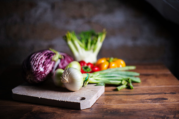 포토 JPG 해외이미지 접시 음식 백그라운드 잎 농업 다이어트 토마토 채소 재료 자연 양파 오이 감자 파프리카 파슬리 건강 마늘 요리 사람없음 빨간색 초록색 노란색 주방 정원 식사 저녁식사 당근 샐러드 흰색 신선 맛 상추 먹기 유기농 양배추 후추 비타민 내추럴 고립 딜 숙성 채식주의자 총각무 회향 해외포토 식물 식기 웰빙 산업 컬러 컨셉 모션 뿌리채소 무 향신료 생태계 채식 영양소 파일형식 이미지허브