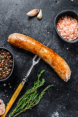 포토 JPG 해외이미지 검은배경 실내 사람없음 소시지 고기포크 백리향 통후추 핑크솔트 해외포토 백그라운드 포크 내부 검은색 가공식품 소금 후추 파일형식 이미지허브