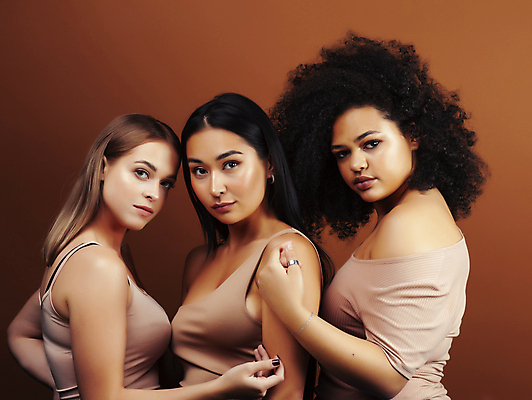 포토 JPG 해외이미지 백인 여자 백그라운드 갈색머리 함께함 건강 3 미소 사람 동양인 인종 성인 세명 친구 글로벌 뷰티 갈색 검은색 우정 흰색 그룹 선탠 피부 다문화 다인종 타입 다민족 내추럴 돌봄 진짜 해외포토 레이스천 서양인 헤어스타일 컬러 컨셉 관계 모션 표정 신체부위 직물 사회이슈 파일형식 이미지허브