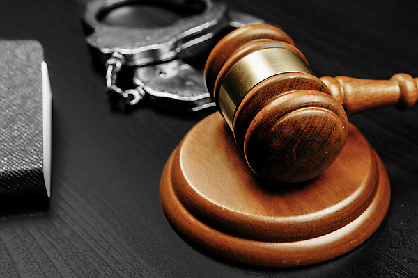 포토 JPG 해외이미지 검은배경 실내 사람없음 수갑 오브젝트 법 의사봉 해외포토 백그라운드 내부 검은색 파일형식 이미지허브