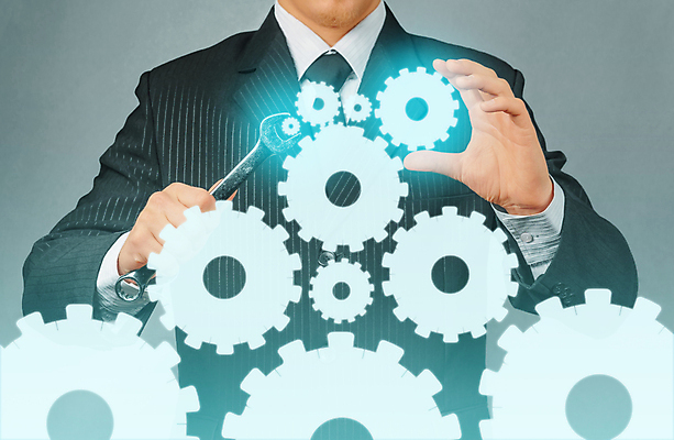 포토 JPG 해외이미지 백인 1 손 남자 산업 컨셉 비즈니스 성공 열쇠 설계 노동자 창조 사람 정장 성인 사람없음 금속 힘 흰색 기구 공구 스패너 잡기 비즈니스맨 엔지니어 톱니바퀴 기어 유지 경영 해외포토 서양인 직업 옷 컬러 모션 재질 신체부위 도구 직장인 기술자 파일형식 이미지허브