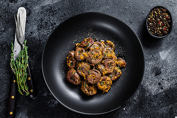 포토 JPG 해외이미지 접시 음식 백그라운드 토마토 양파 마늘 육류 요리 사람없음 검은색 식사 저녁식사 치킨 하트 뜨거움 그릴 바비큐 굽기 향신료 준비 칠면조 점심식사 암탉 절임 해외포토 모양 식기 컬러 채소 식재료 조류 주방용품 닭 암컷 구이 닭고기요리 향미료 파일형식 이미지허브