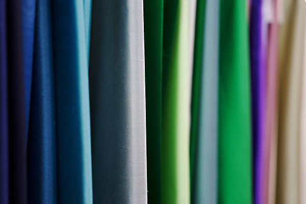 포토 JPG 해외이미지 디자인 옷 산업 분홍색 백그라운드 컨셉 패턴 공장 탁자 취미 사람없음 빨간색 초록색 파란색 세트 유행 상점 보라색 흰색 직물 면 작업 커튼 점 신용카드 시장 실 제조 그늘 바느질 질감 롤 테이프 자수 조립 재단 목록 스타일 해외포토 컬러 가구 무늬 공업 문구용품 금융 파일형식 이미지허브