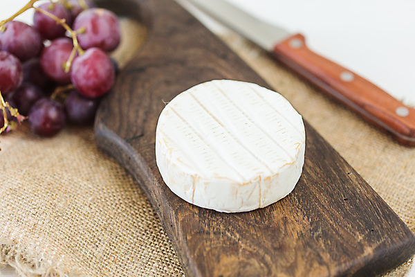 포토 JPG 해외이미지 포도 치즈 사람없음 칼 안주 나무도마 까망베르치즈 플레이팅 해외포토 과일 유제품 도마 목재 상차림 파일형식 이미지허브