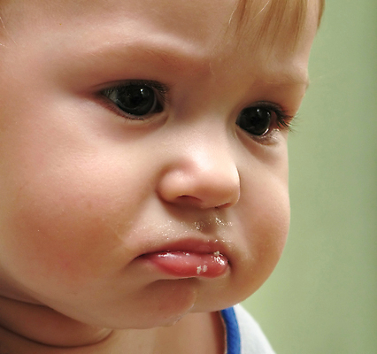 포토 JPG 해외이미지 백인 1 응시 남자 문화 얼굴 어린이 백그라운드 가족 사랑 한명 사람 인종 소년 10대 가로 고통 슬픔 흰색 표현 좌절 고독 고민 심각 우울증 초보 유일 표현성 해외포토 서양인 시선 감정 컬러 컨셉 관계 청소년 신체부위 질병 파일형식 이미지허브