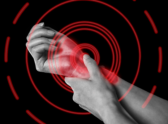 포토 JPG 해외이미지 손 검은배경 흑백 실내 신체부위 고통 잡기 손목통증 해외포토 감정 백그라운드 모션 촬영기법 사람 내부 검은색 파일형식 이미지허브