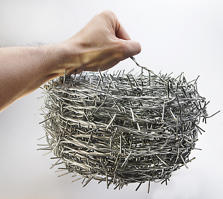 포토 JPG 해외이미지 기독교 종교 백그라운드 컨셉 일러스트 왕관 부활절 주택 안전 사람없음 울타리 3D 금속 화환 블록 고통 자유 흰색 가시 영혼 보호 위험 철 심볼 사인 부식 보안 만들기 날카로움 롤 철사 신성 철조망 방패 스파이크 얼레 감싸기 고립 신앙심 옛날 철강 국경 해외포토 기념일 꽃 감정 컬러 모션 재질 건물 담장 디지털합성 파일형식 이미지허브