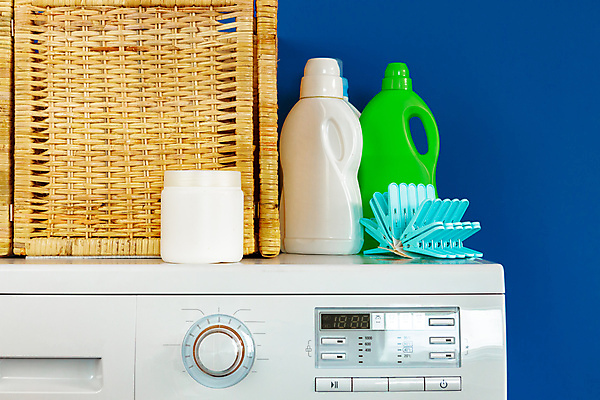 포토 JPG 해외이미지 실내 사람없음 세제 파란배경 빨래집게 드럼세탁기 빨래바구니 해외포토 백그라운드 집게 내부 파란색 바구니 빨래 세탁기 파일형식 이미지허브