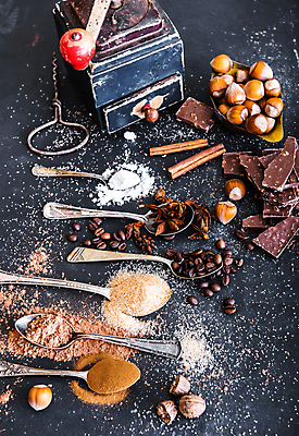 포토 JPG 해외이미지 커피 사람없음 초콜릿 숟가락 검은색 지저분함 가루 설탕 향신료 코코아 와인오프너 시나몬 개암 해외포토 열매 음료 컬러 디저트 수저 감각 병따개 향미료 파일형식 이미지허브