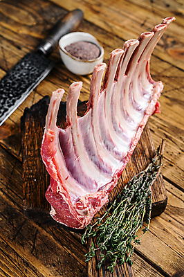 포토 JPG 해외이미지 식재료 실내 생고기 사람없음 날것 양고기 나무도마 백리향 양갈비 나무배경 해외포토 백그라운드 도마 육류 내부 목재 파일형식 이미지허브