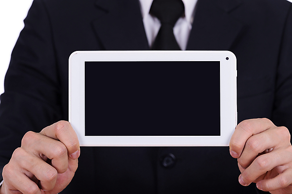 포토 JPG 해외이미지 남자 프레임 한명 들기 정장 상반신 성인 앞모습 태블릿 사각형 집중 보여주기 주목 목업 성인남자한명만 해외포토 도형 1 옷 뷰포인트 컨셉 모션 사람 전자제품 스마트기기 남자한명만 성인남자만 파일형식 이미지허브