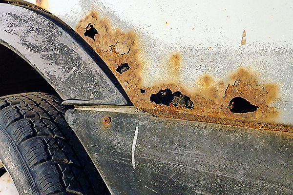 포토 JPG 해외이미지 자동차 사람없음 치료 금속 검은색 페인트 흰색 바퀴 구멍 수리 닫기 철 부식 짐차 범퍼 옛날 자동 해외포토 육상교통 컬러 의학 모션 재질 파일형식 이미지허브