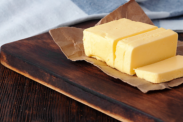 포토 JPG 해외이미지 식재료 실내 사람없음 자르기 슬라이스 버터 종이호일 나무배경 해외포토 백그라운드 모션 내부 파일형식 이미지허브