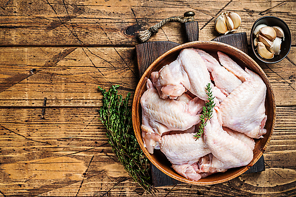 포토 JPG 해외이미지 그릇 실내 마늘 사람없음 하이앵글 닭고기 신선 담기 날것 나무그릇 나무도마 닭가슴살 백리향 카피스페이스 나무배경 해외포토 식기 뷰포인트 백그라운드 채소 모션 도마 육류 내부 목재 공백 파일형식 이미지허브